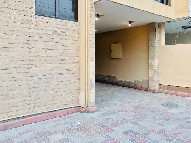 10 Marla Luxury Full House For Rent In DHA Phase 3,Block Z, Lahore. 24