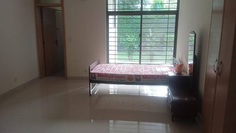 2 KANAL SINGLE STOREY FOR RENT 4