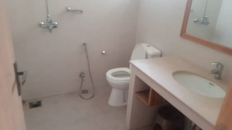 2 KANAL SINGLE STOREY FOR RENT 5