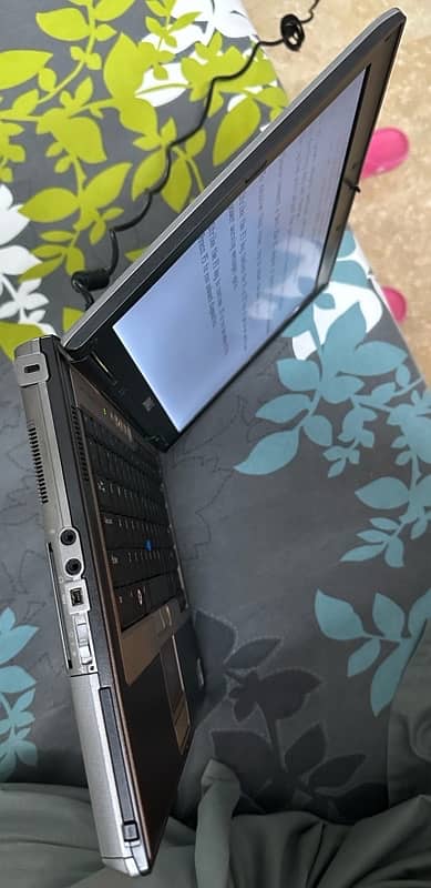 Dell latitude D 630 Core 2 Dou 50 gb ssd with charger 3