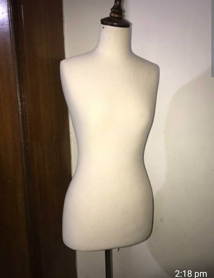 FEMALE DRAPING MANNIQUIN-ALMOST NEW 0