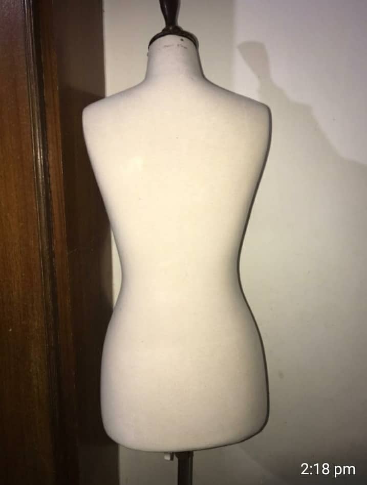 FEMALE DRAPING MANNIQUIN-ALMOST NEW 4