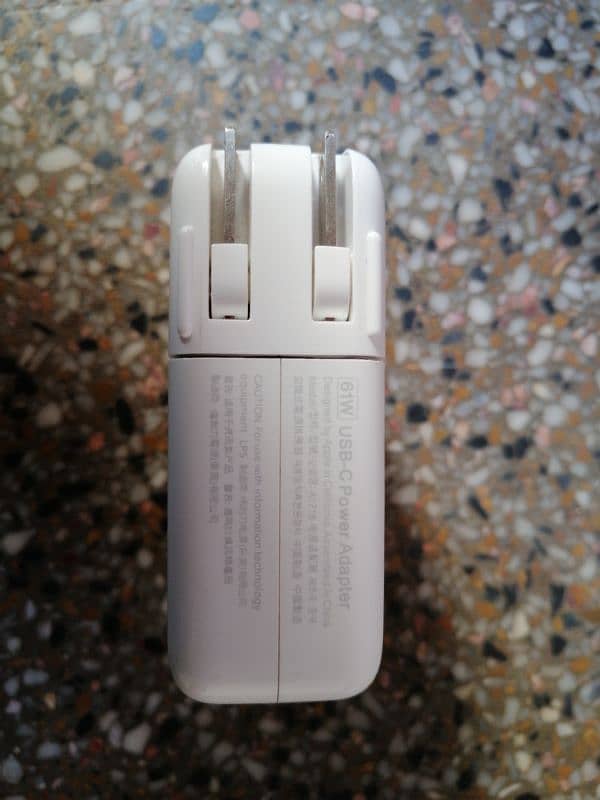 Apple Original 61W TYPE C Power adapter 1