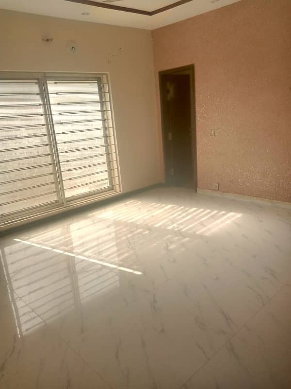 10 Marla House For Sale In Bahria Town Lahore 3