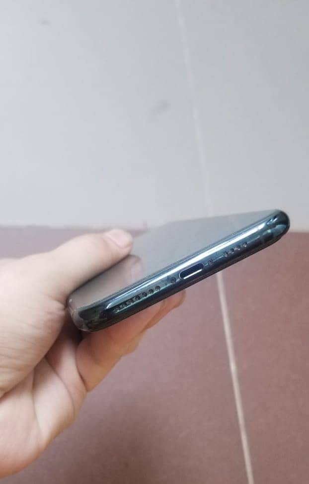 Iphone 11 pro Max 64 GB 9