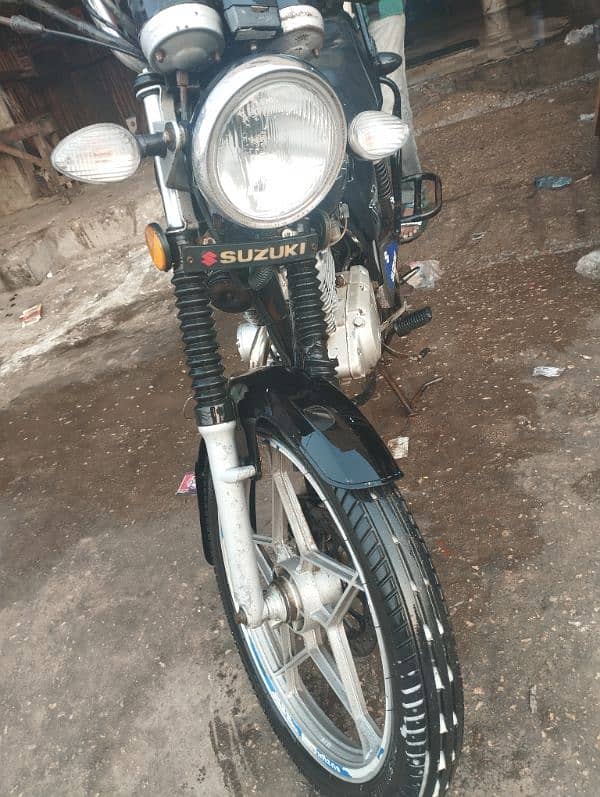 Suzuki gs 150 Se better ybr cb urgent 1