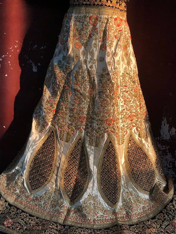 Heavy lehenga. 7