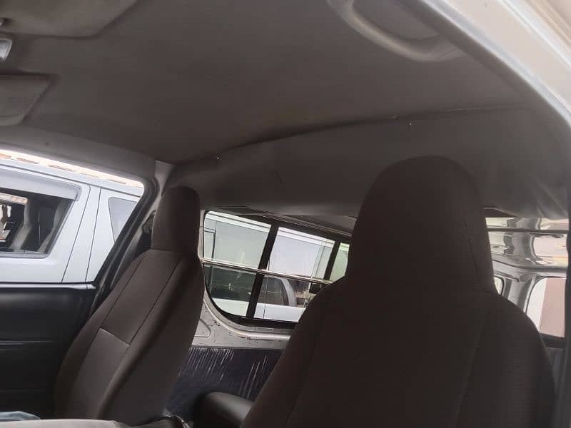 Toyota Hiace 2013 7