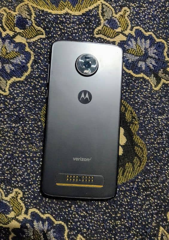 Motorola Moto Z4. . 4GB/128GB 0