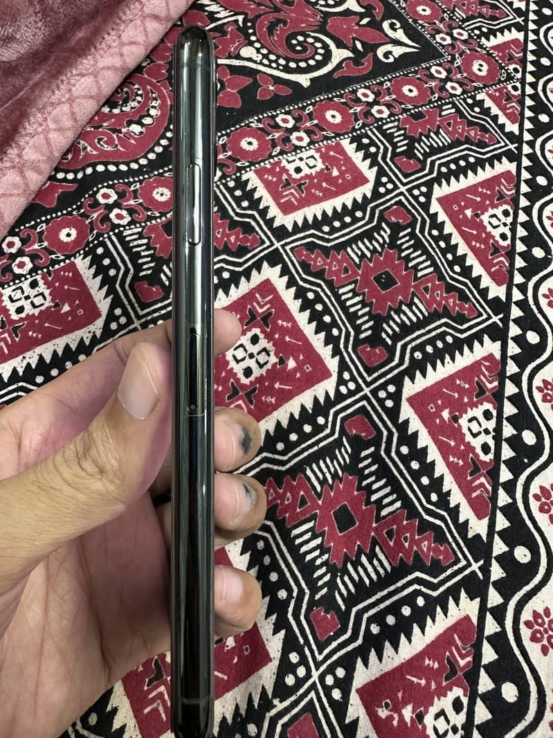 Iphone 11Pro Max 256 GB 85% BH with Box PTA single approved 6