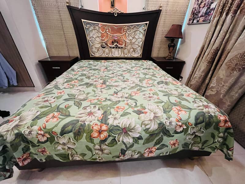 Like new Queen-Sized Master Bed for Sale 0