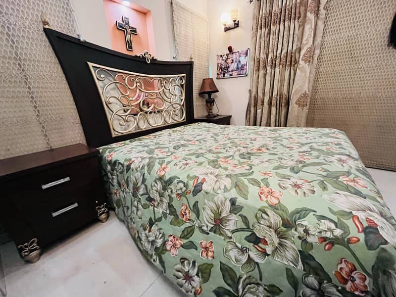 Like new Queen-Sized Master Bed for Sale 1