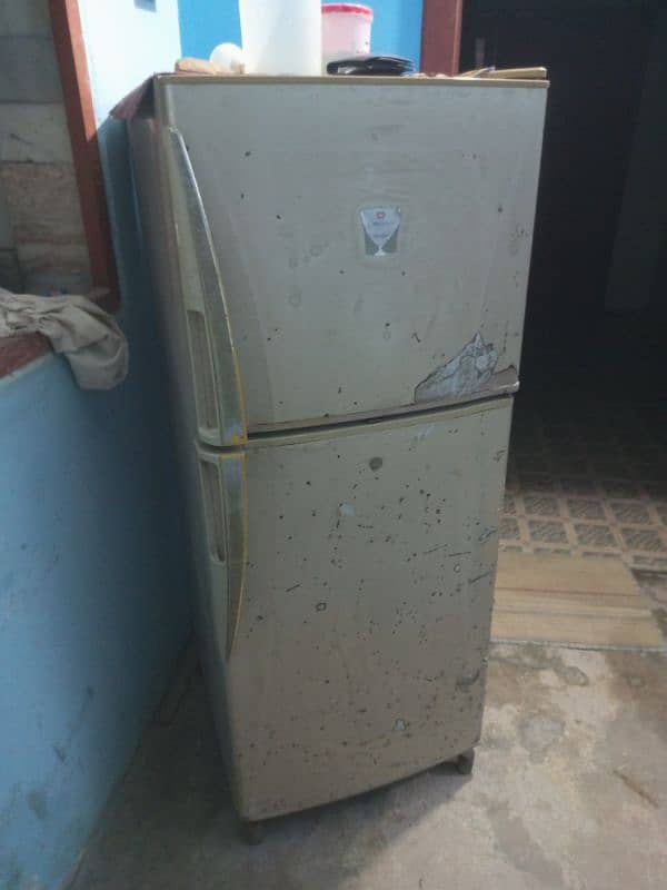 Deep freezer and fridge 7