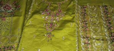 heavily embroidered 3pc suit. organza embroidered dupata