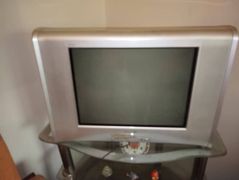 21 Inch Tv With Trolly Available For Sale In Good Condition 1