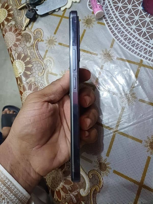 Vivo v27e mobile phone with original box & charger 1