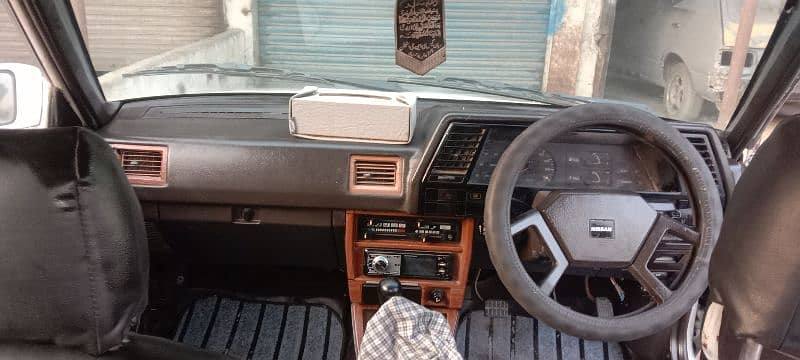 Nissan Sunny 1989 11