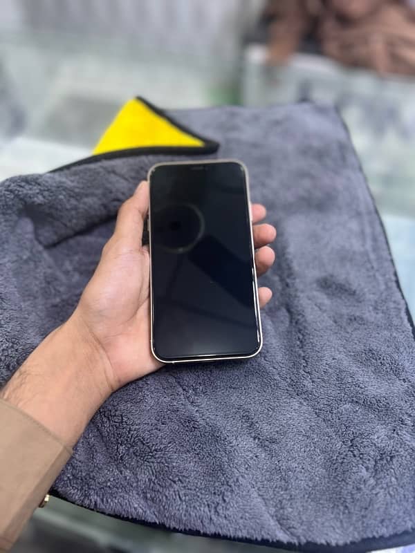 IPHONE XR CONVERTED TO 16 PRO 4