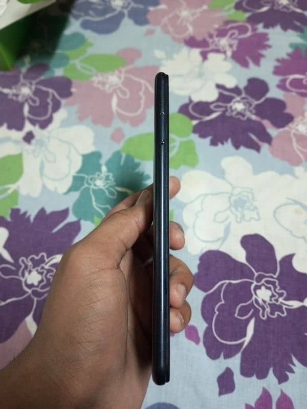 infinix hot 10 condition 10/10 with box and charger 8