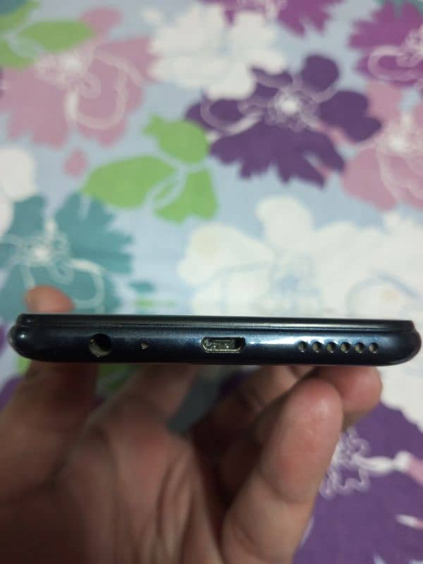 infinix hot 10 condition 10/10 with box and charger 10