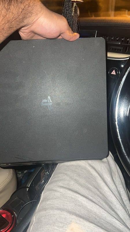 ps4 slim for sale with gta 5 CD 2