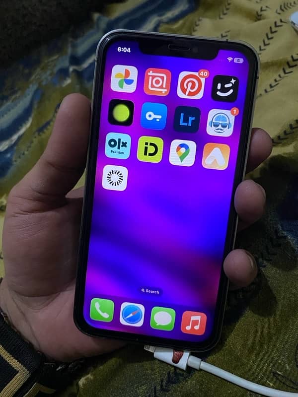 i phone xr non pta factory unlocked 128Gb exchange i phone 11 + 8