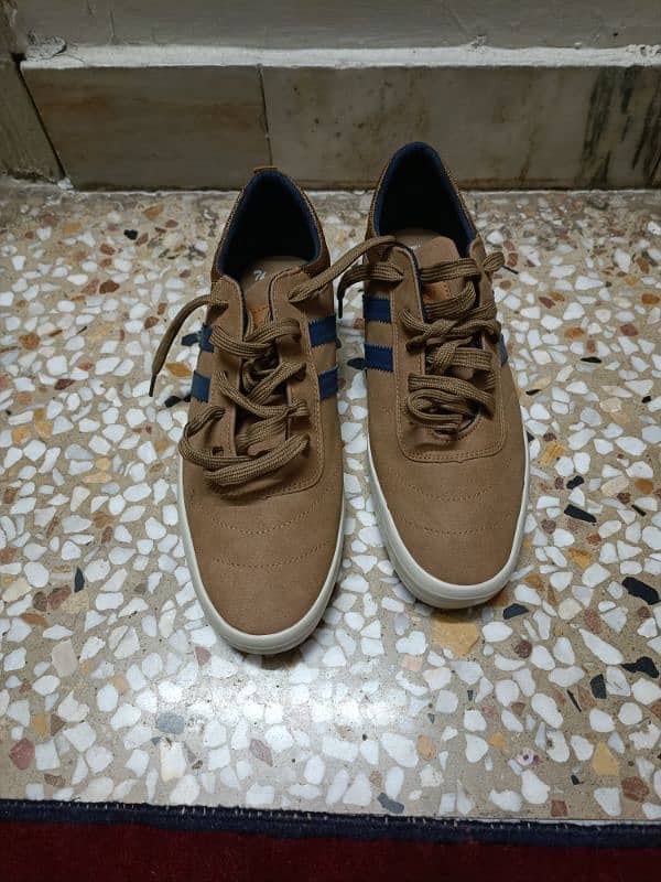 supreme unisex casual shoes. 2