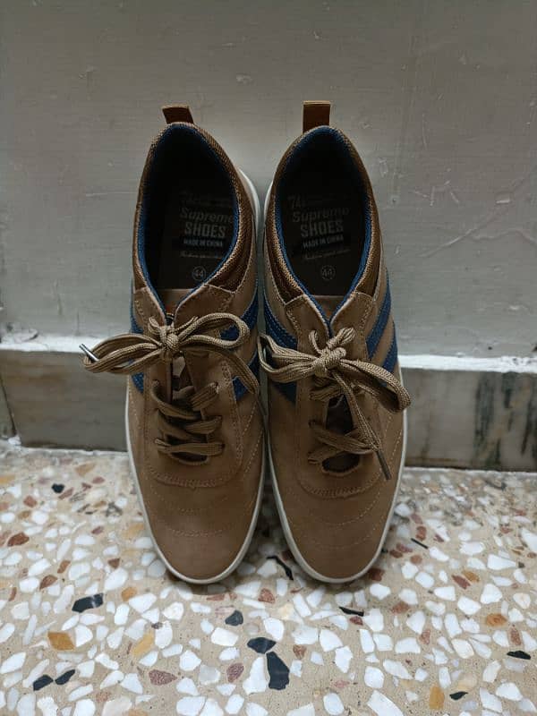 supreme unisex casual shoes. 9