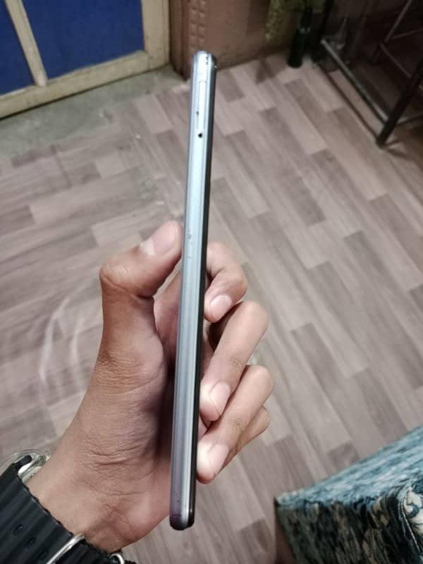 Vivo y12s 4