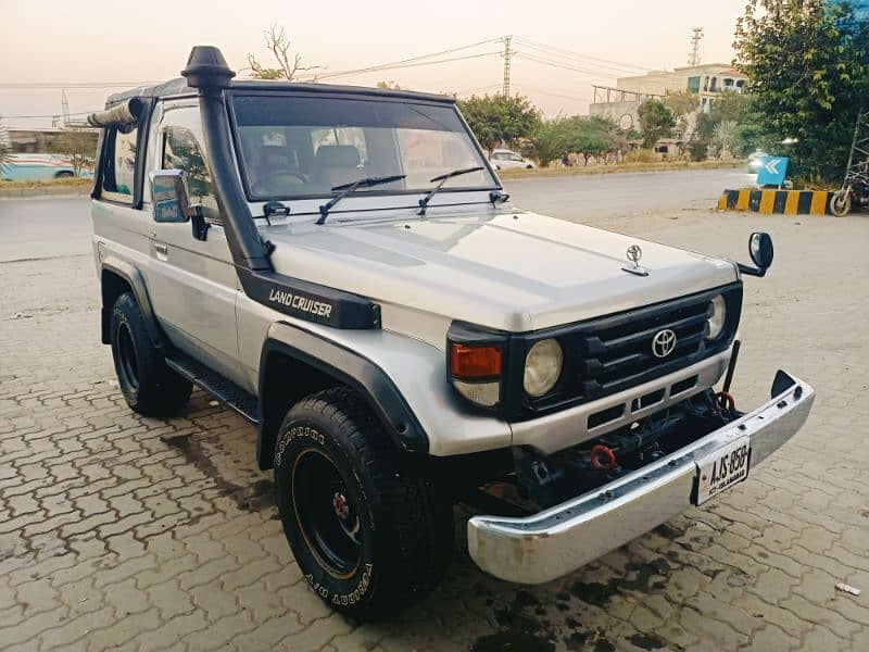 Toyota Land Cruiser 1988 4