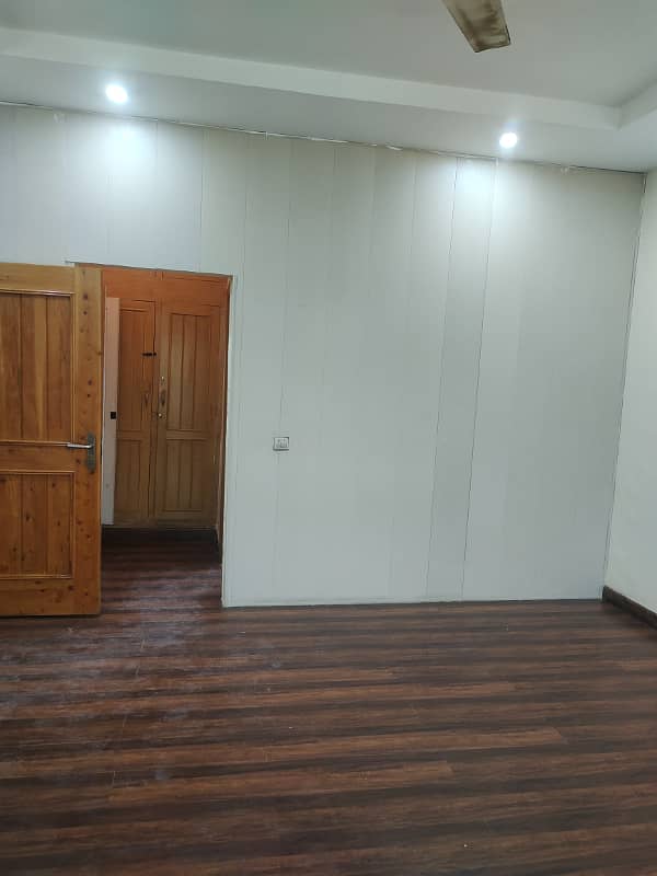 Beautiful kanal upper portion available for rent in f-10 Islamabad at big and close end street, 3 bedrooms with bathrooms, drawing dining TVL car porch All miters separate and water separate, servant room with bathroom, near to park, near to markaz. 3