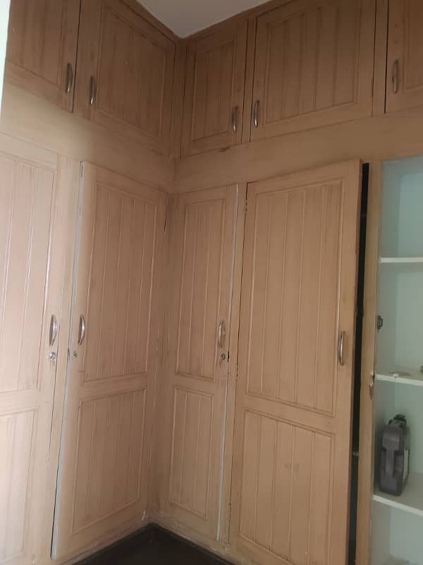 Beautiful kanal upper portion available for rent in f-10 Islamabad at big and close end street, 3 bedrooms with bathrooms, drawing dining TVL car porch All miters separate and water separate, servant room with bathroom, near to park, near to markaz. 6