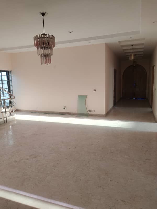 Beautiful kanal upper portion available for rent in f-10 Islamabad at big and close end street, 3 bedrooms with bathrooms, drawing dining TVL car porch All miters separate and water separate, servant room with bathroom, near to park, near to markaz. 12