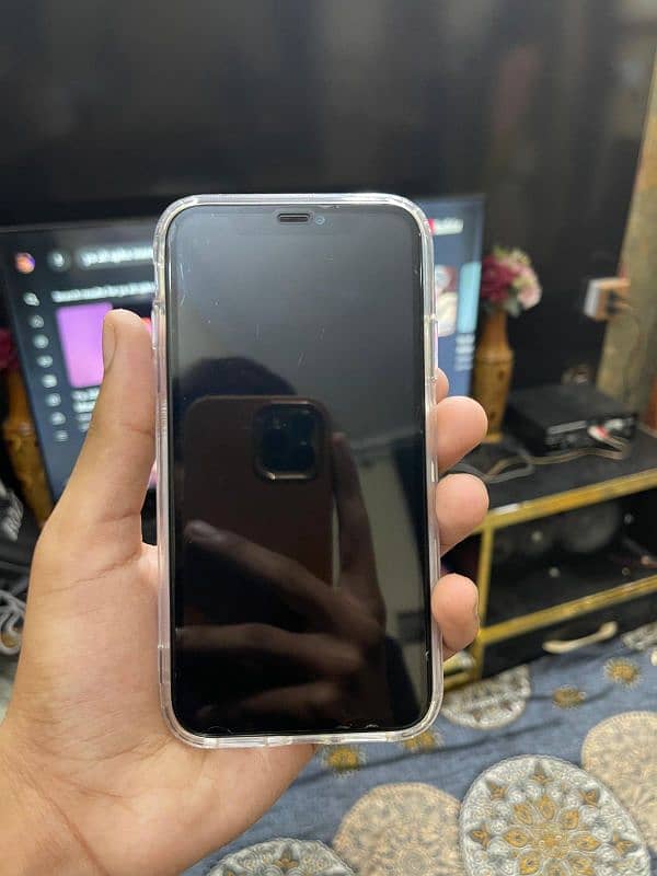 iPhone 11 128gb 10/10 7