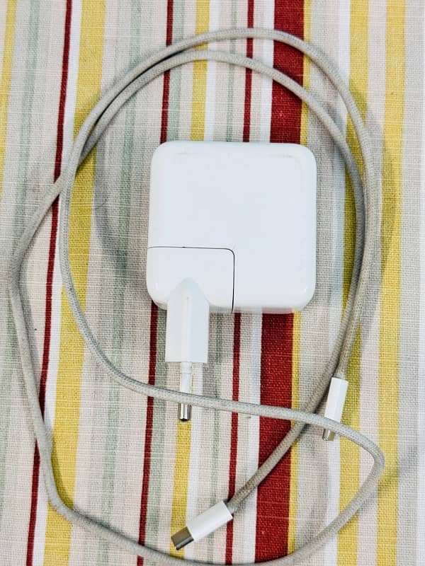 Apple original adopter & cable 1