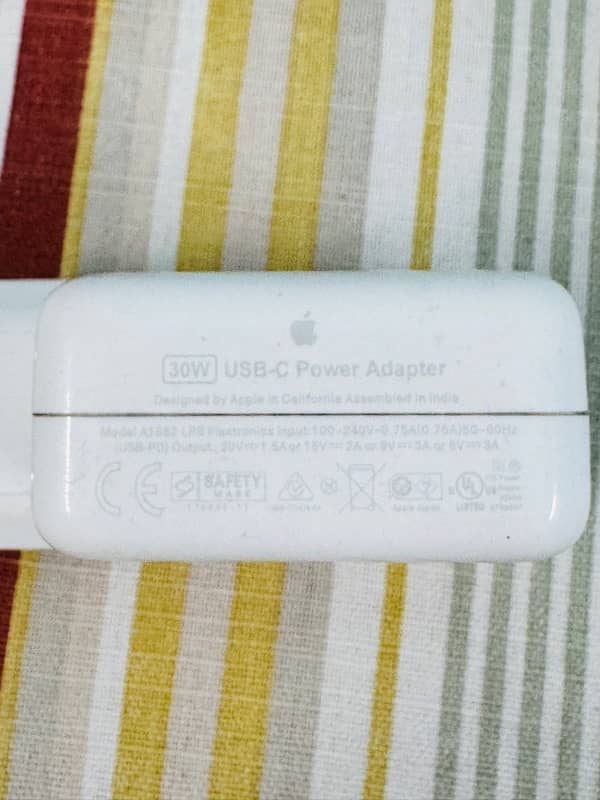 Apple original adopter & cable 3