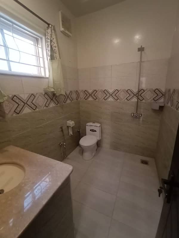 15 Marla Upper Portion Available For Rent 5