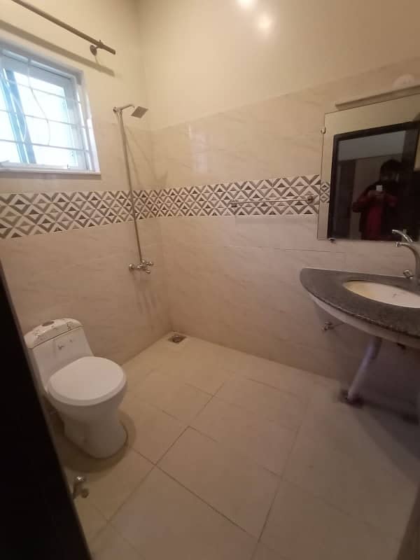 15 Marla Upper Portion Available For Rent 8