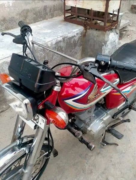 honda 125 copy letr ok hai chska prty door hi rhin jis bhai ne leni 0