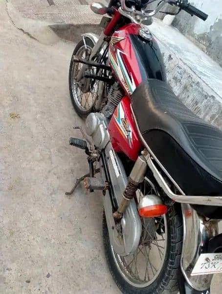 honda 125 copy letr ok hai chska prty door hi rhin jis bhai ne leni 2