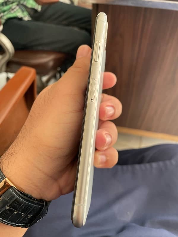 iPhone XS Max 64GB PTA Approved 1