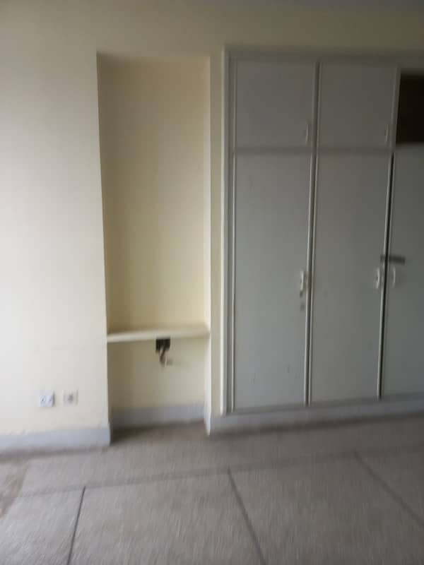 Vip flat for rent chaklala scheme 3 commercial market 5