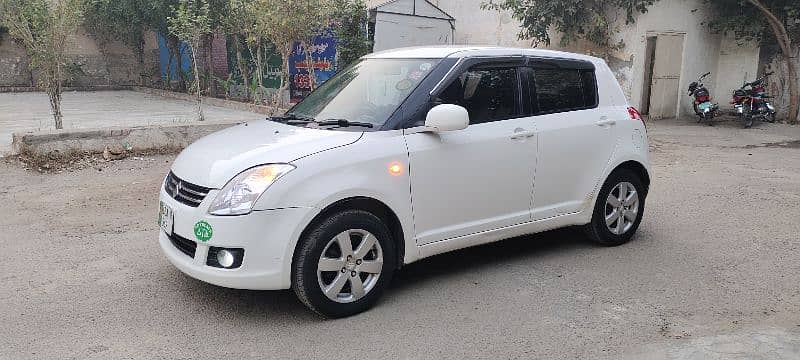 Suzuki Swift 2015 DLX total original paint 4