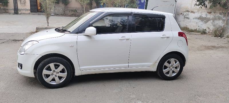 Suzuki Swift 2015 DLX total original paint 5