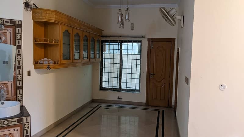 10 marla upper portion available for rent in Valencia Town 0