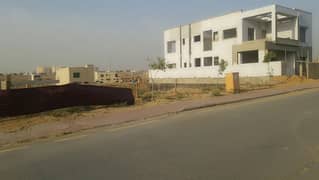 272sq yd plot in Precicnt-6 FOR SALE. Most developing precicnt of BTK near Bahria Heights