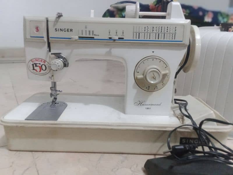 Singer Sewing machine 1302 1