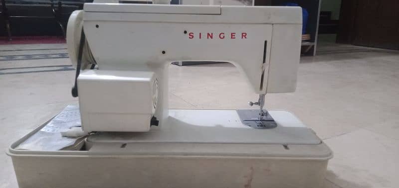 Singer Sewing machine 1302 2