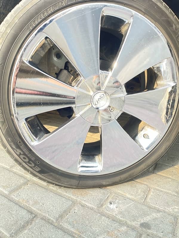 18”  4 NUT RIMS WITH LOW PROFILE TYRES 0