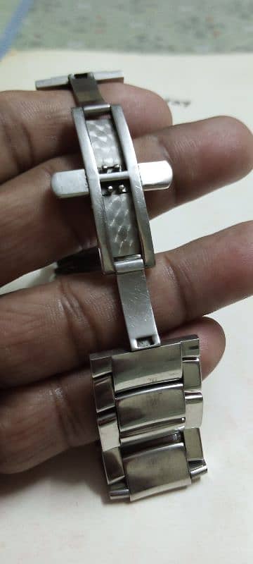 Gucci Original Quartz Watch. 3